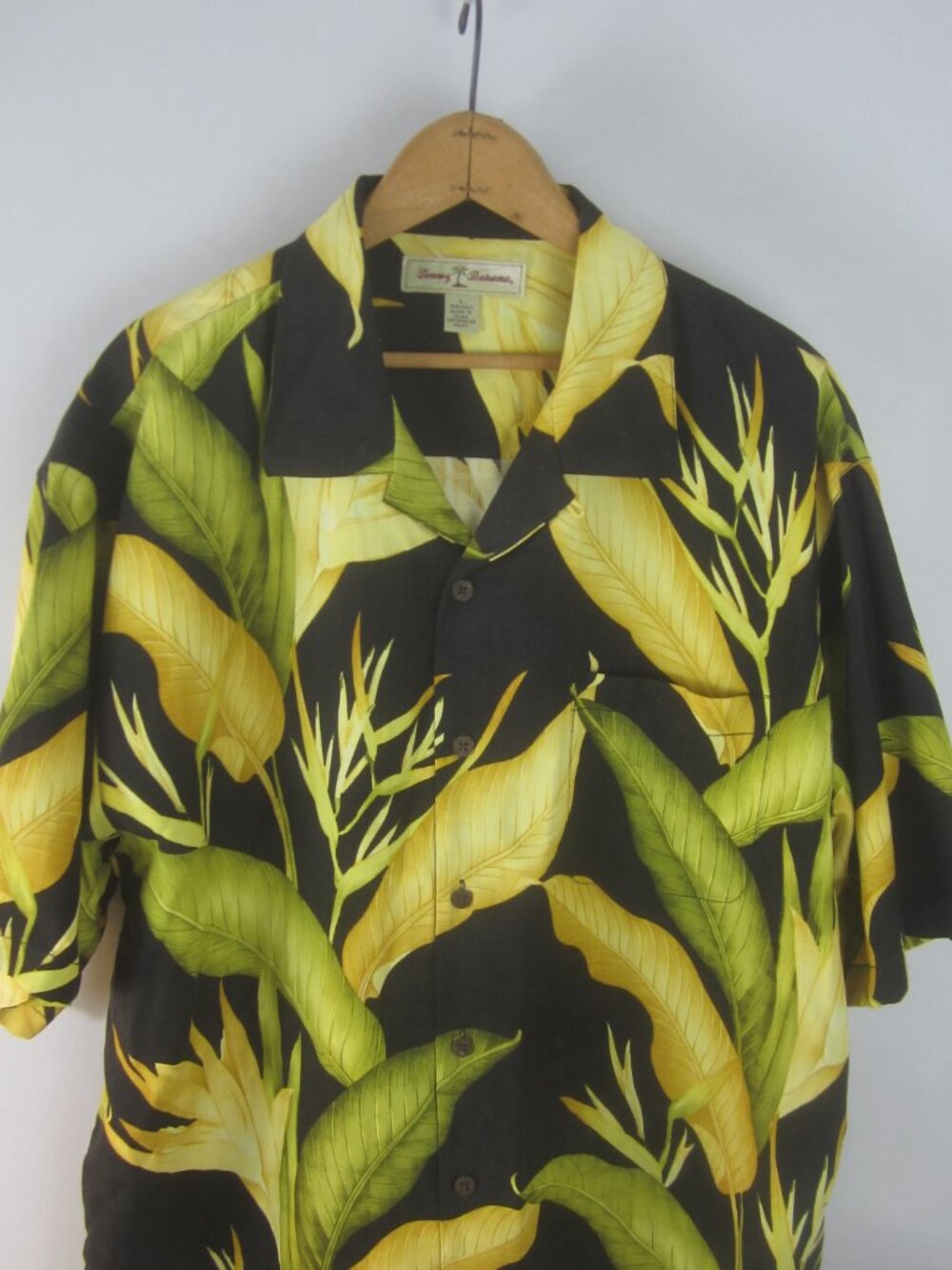 Tommy Bahama Men L Black Bright Yellow Floral Silk Hawaiian SS Button Up Shirt
